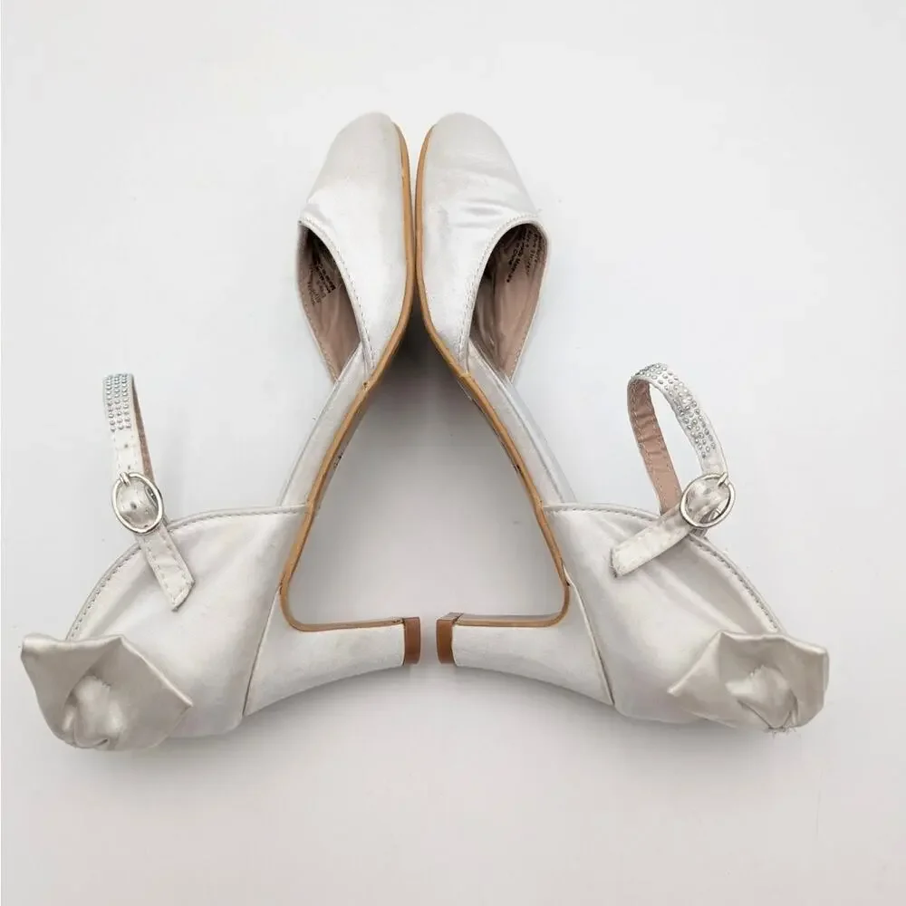 Badgley Mischka Slip-On Heel Dress Shoes Girls' White Satin Size US5